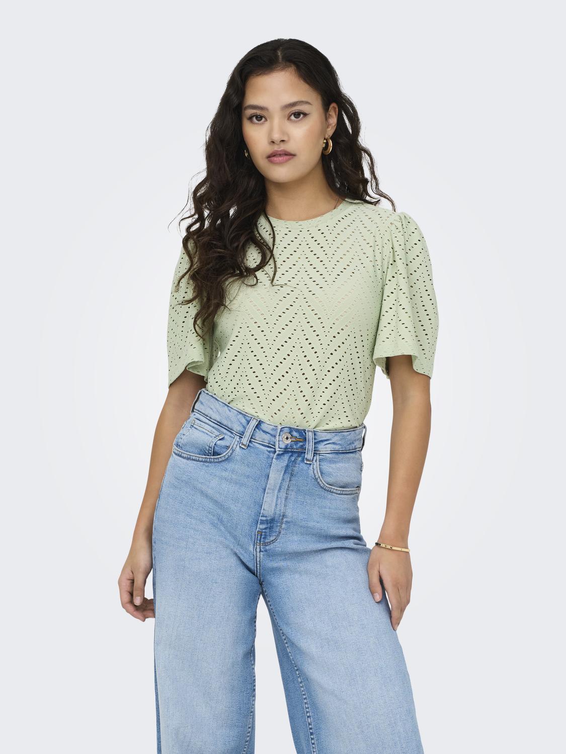 model_shot-front